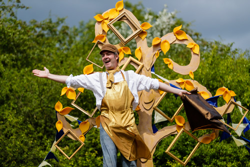 The Gardener presenting the Kings Golden Apple tree in Babbling Vagabonds production of A Wild Walk